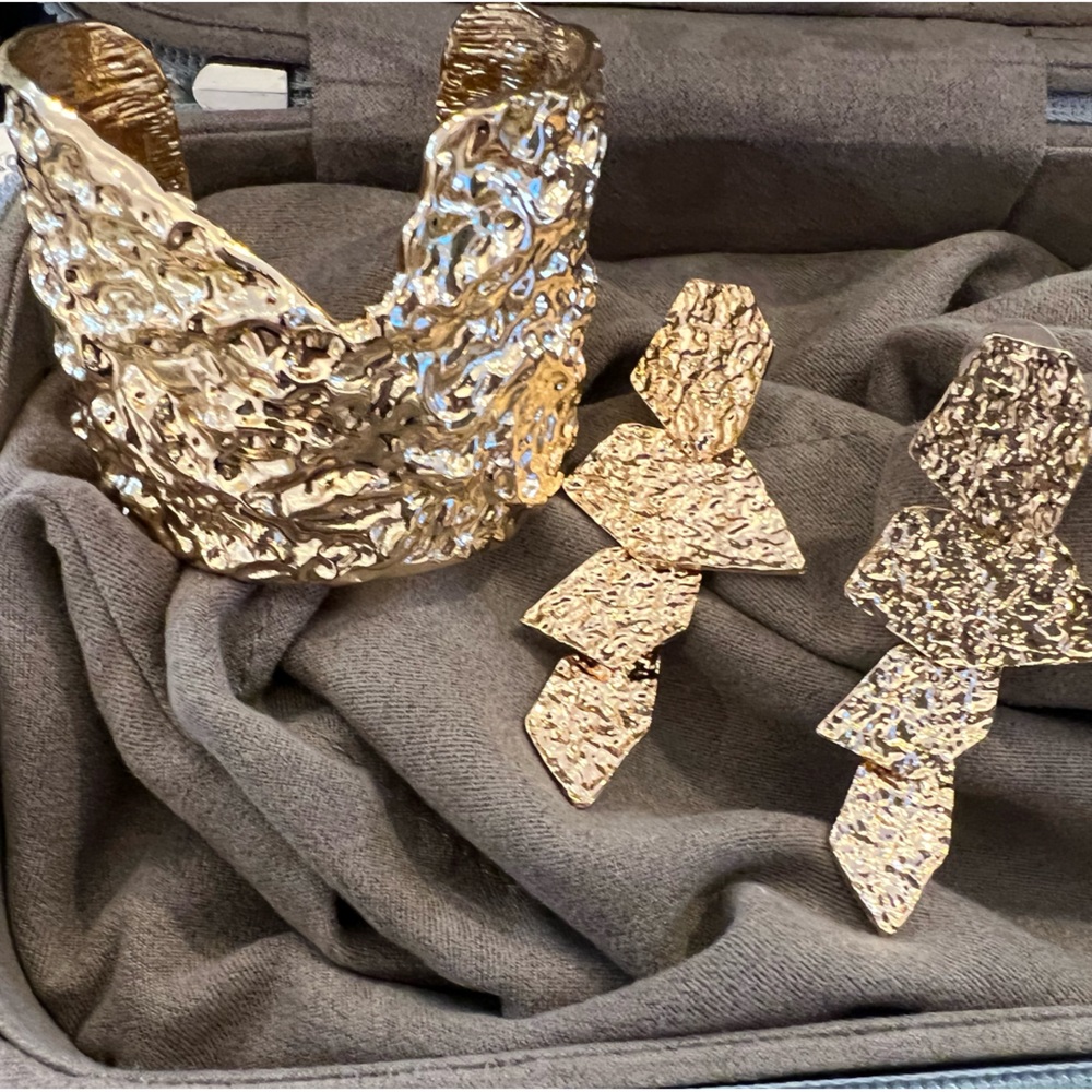 COPY - Gold cuff and matching earrings set New